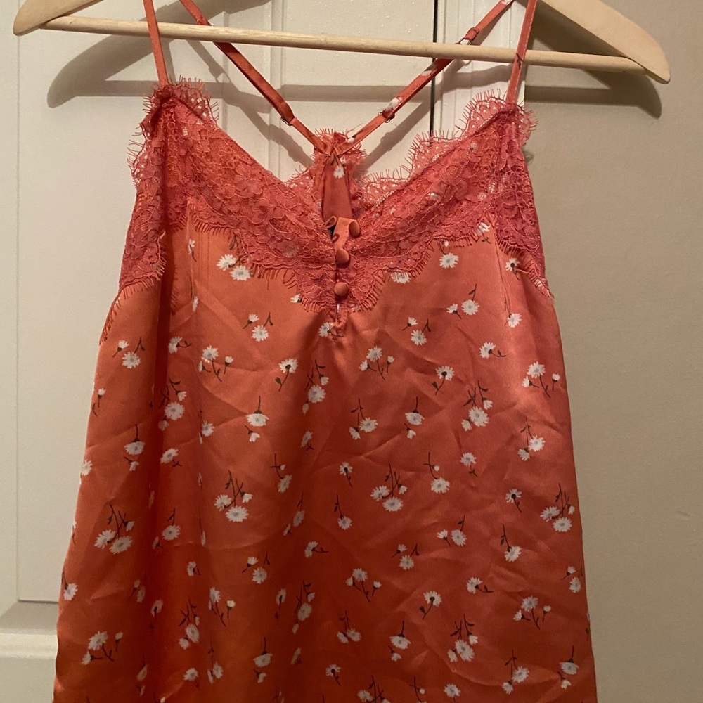 SATIN FLOWY TOP
